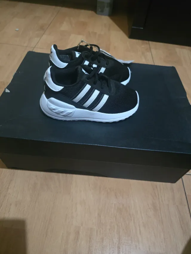 Zapatillas Adidas niño nuevas Talla