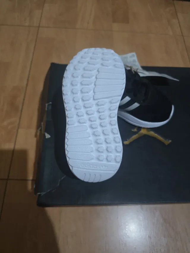 Zapatillas Adidas niño nuevas Talla