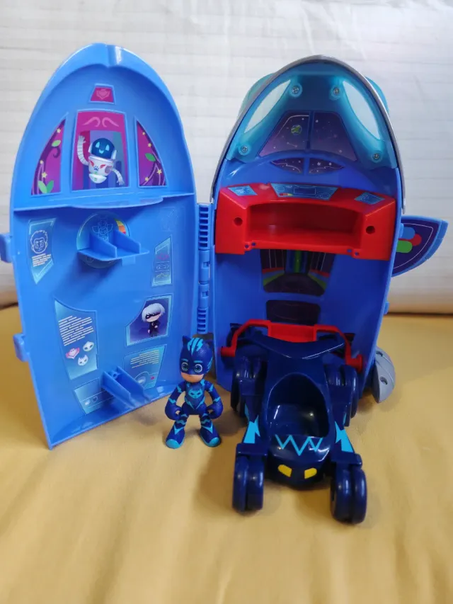 Nave Gatuno con Coche y Muñeco