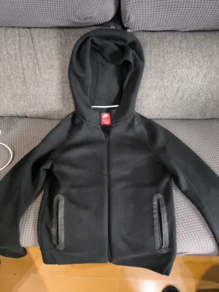 Sudadera Nike Tech Negra usada tres veces