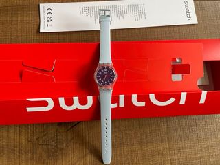 Swatch modelo POWDER PLUM (modelo LL126)
