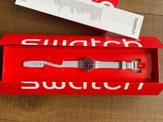 Swatch modelo POWDER PLUM (modelo LL126)