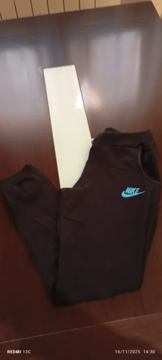 Pantalón chándal Nike niña negro