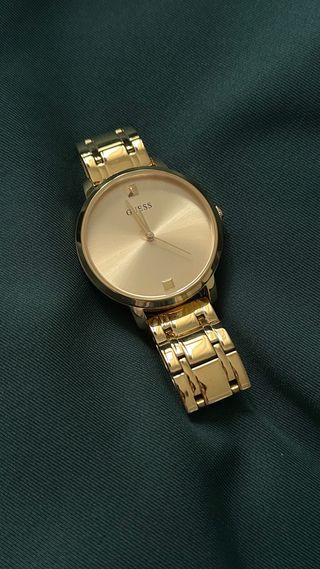 Reloj Guess Dorado