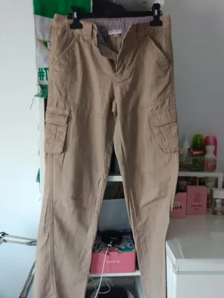 Pantalón cargo.