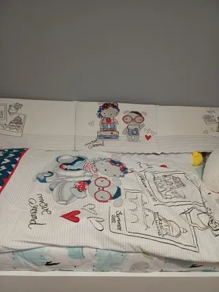 Colcha cuna y chichonera con dibujos