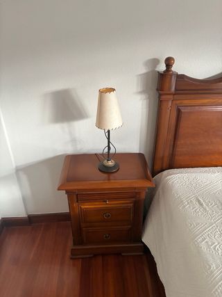 Cabecero y Mesillas de Madera