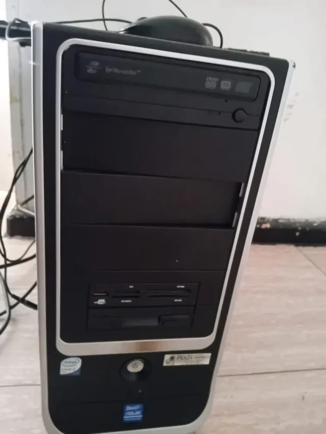 Torre Ordenador Negra y Plateada