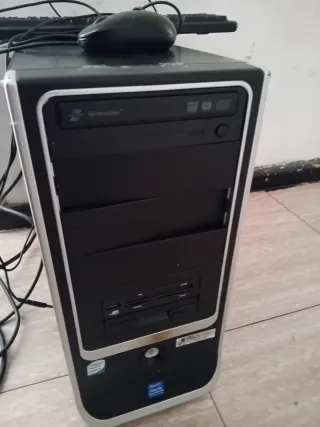 Torre Ordenador Negra y Plateada