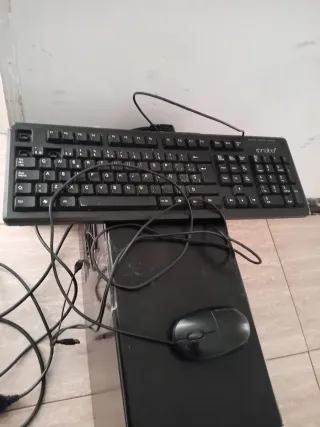 Torre Ordenador Negra y Plateada