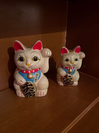 2 Gatos de la suerte Maneki Neko