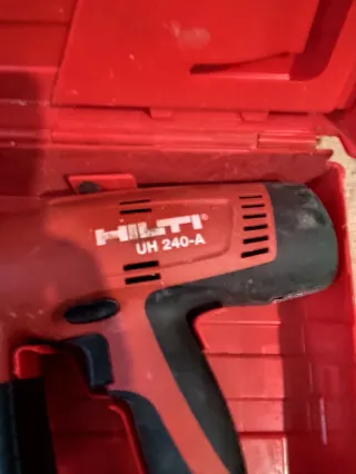 Taladro Hilti con cargador y batería