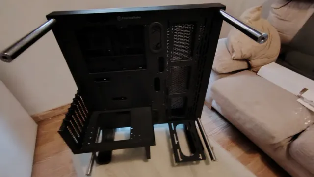 Caja PC Thermaltake p3 core TG Negra y Plateada