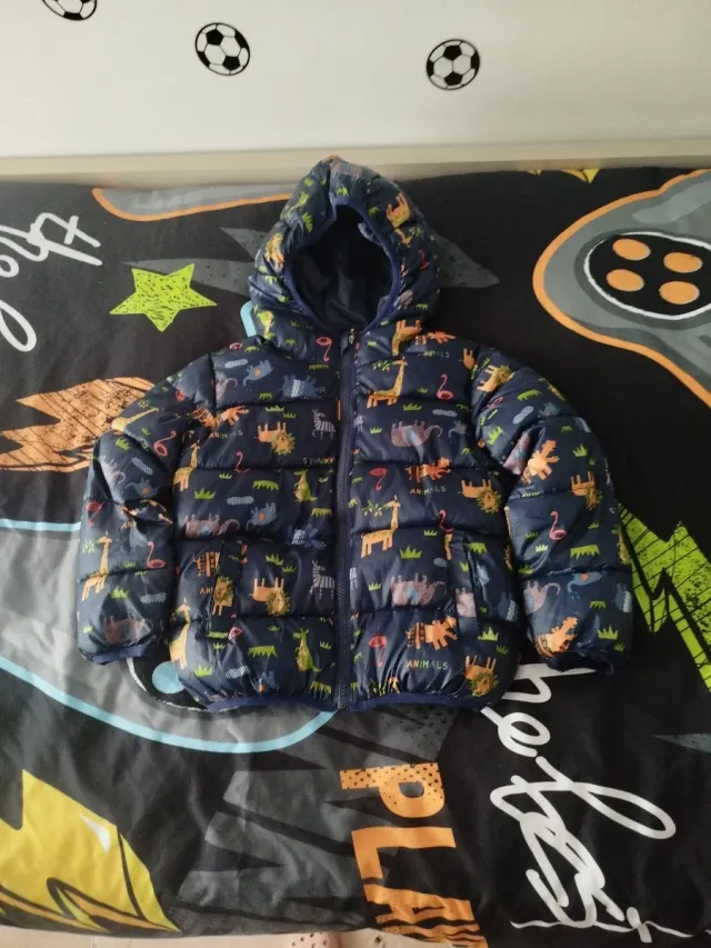 Abrigo infantil con estampado de animales