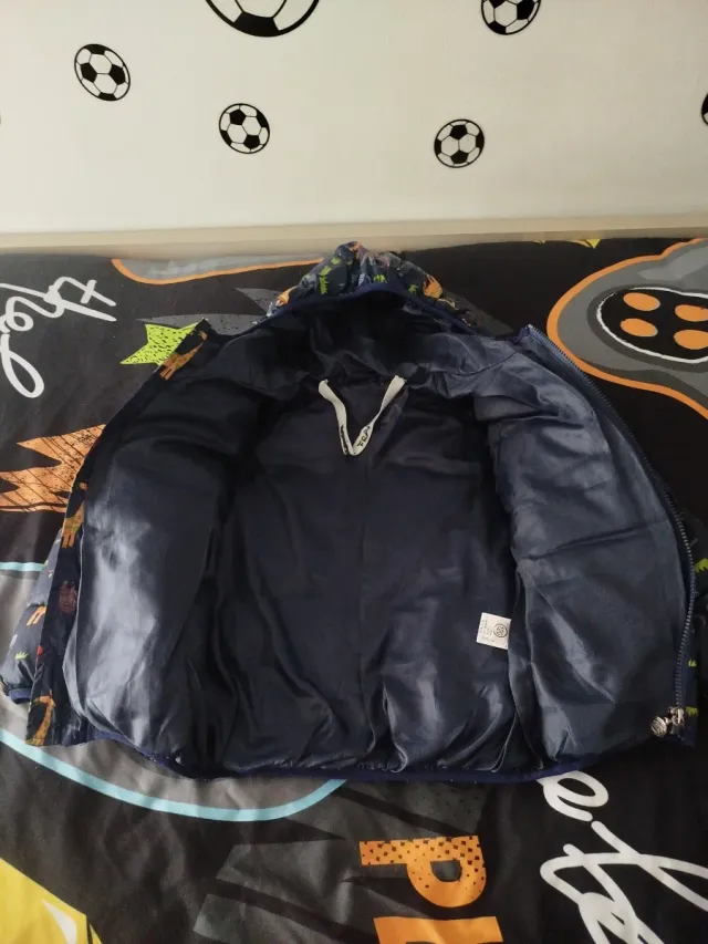 Abrigo infantil con estampado de animales