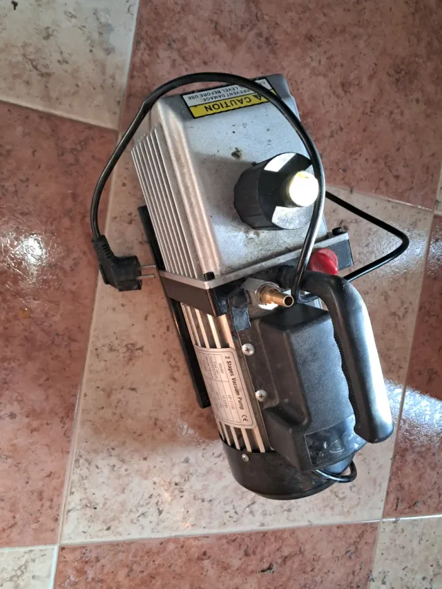 Cámara y motor de vacío Feroca con manómetro