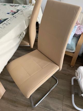 Mesa de cristal y 4 sillas