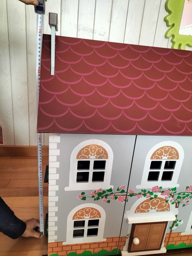 Casa de muñecas Miyo con mobiliario