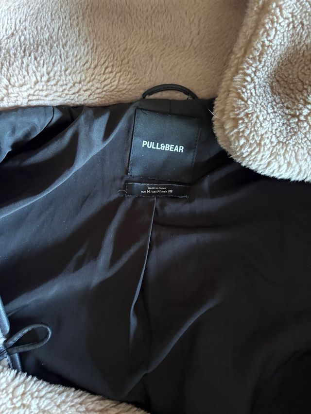 Abrigo beige con botones de madera