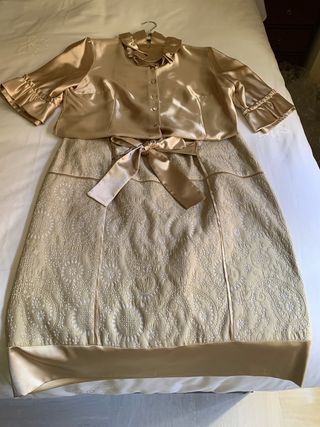 Conjunto Blusa más Falda Dorada y forrada.