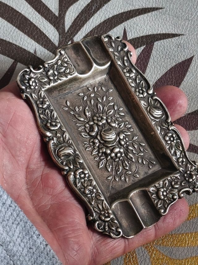 Cenicero antico in argento floreale con marchio stella