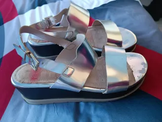 Sandalias plateadas con plataforma