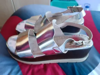 Sandalias plateadas con plataforma