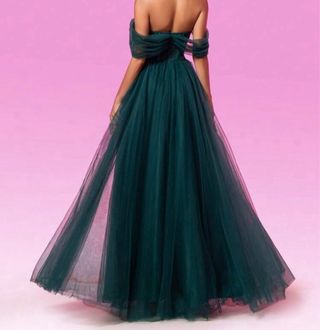 Vestido de fiesta verde con abertura