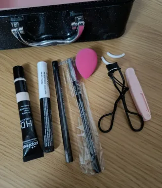 SET DE MAQUILLAJE COMPLETO Y MALETÍN.CON ETIQUETA