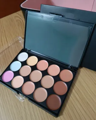 SET DE MAQUILLAJE COMPLETO Y MALETÍN.CON ETIQUETA