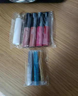 SET DE MAQUILLAJE COMPLETO Y MALETÍN.CON ETIQUETA