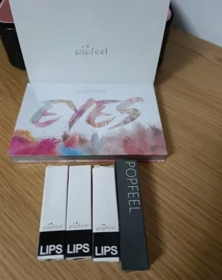 SET DE MAQUILLAJE COMPLETO Y MALETÍN.CON ETIQUETA