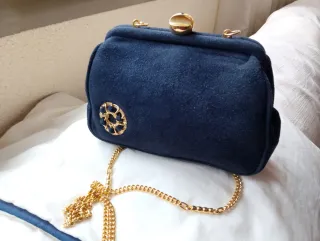 Bolso de fiesta negro con cadena dorada