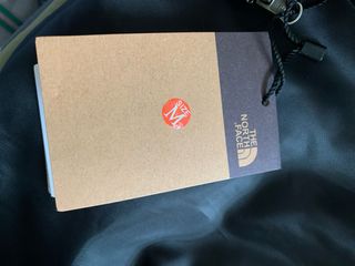 Chaqueta The North Face Plumas Negra y Verde