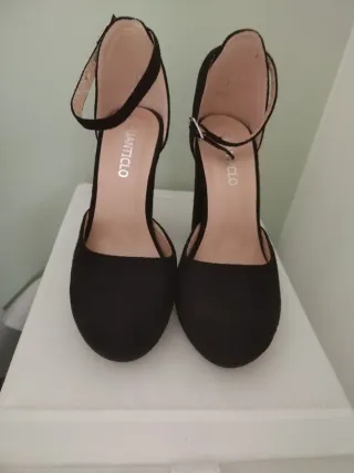 Zapatos negros tacón alto
