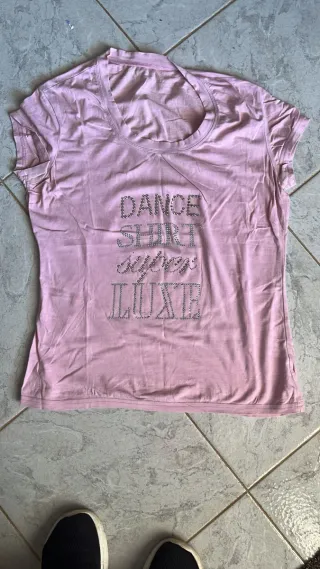 T-shirt rosa con strass