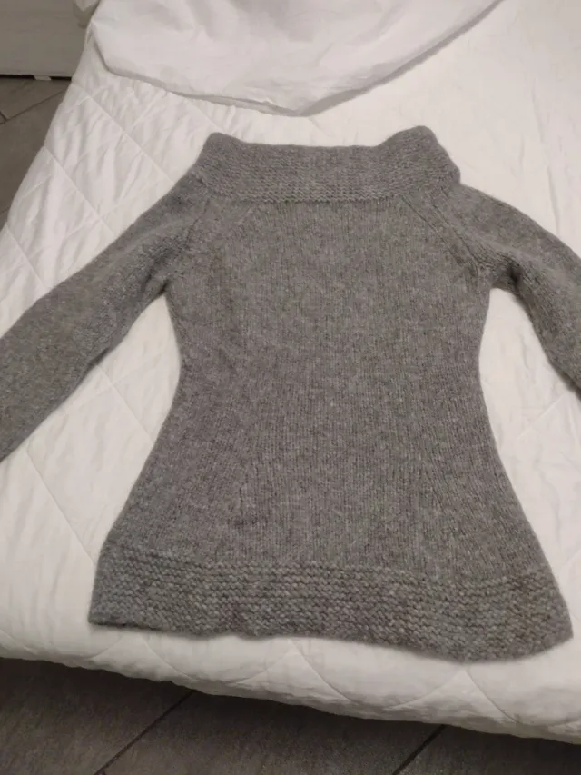 Maglione di angora fatto a mano grigio