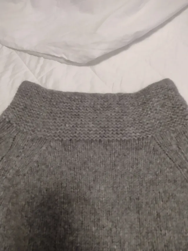 Maglione di angora fatto a mano grigio