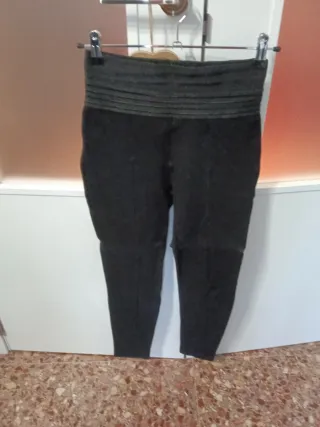 Mallas negras con cintura reductora de volumen