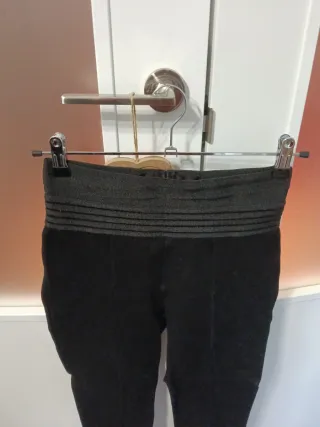 Mallas negras con cintura reductora de volumen