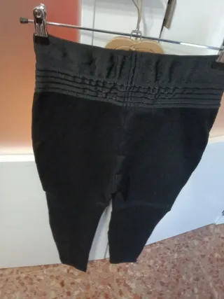 Mallas negras con cintura reductora de volumen