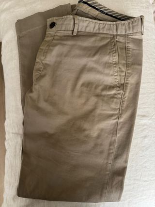 Pantalón chino beige
