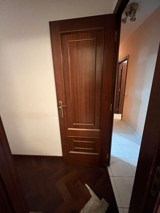 Puerta de madera interior