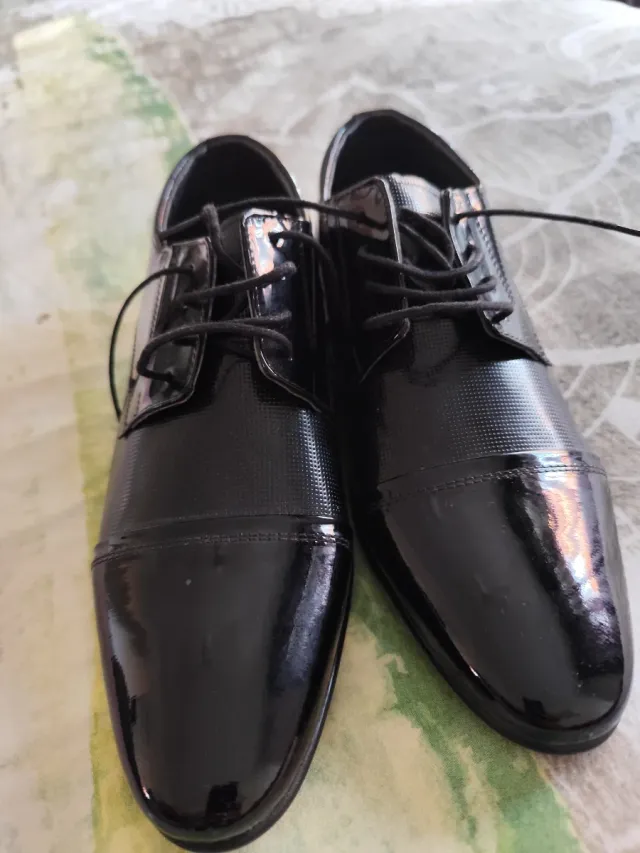 Zapatos de vestir negros de piel