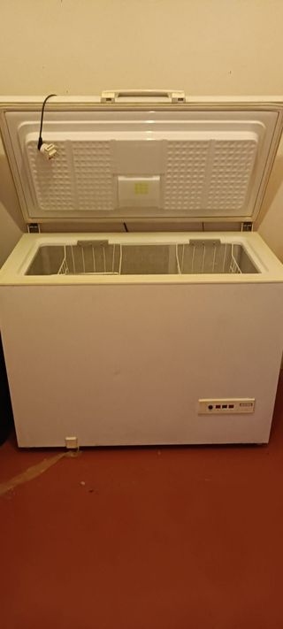 Congelatore pozzetto bianco