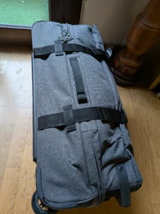 Maleta Eastpak Tranverz M Gris.