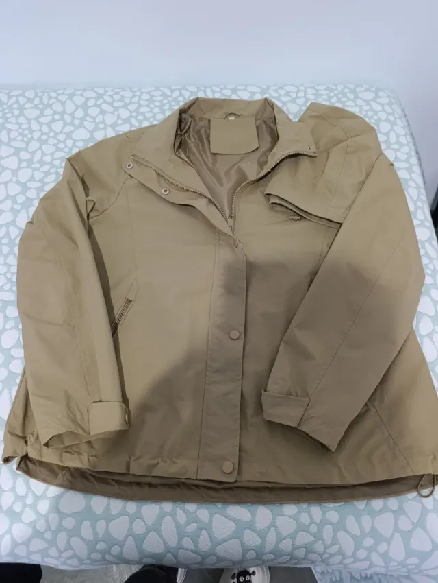 Cortavientos chubasquero beige