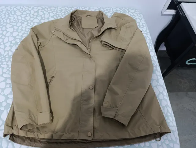 Cortavientos chubasquero beige