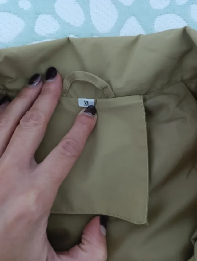 Cortavientos chubasquero beige