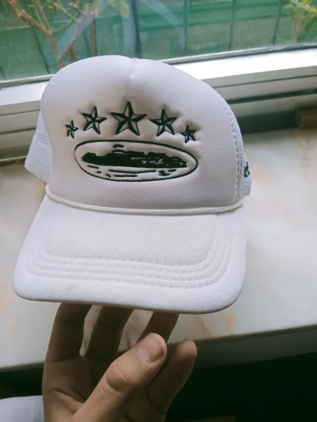 Gorra Corteiz Blanca y Negra Sin Uso
